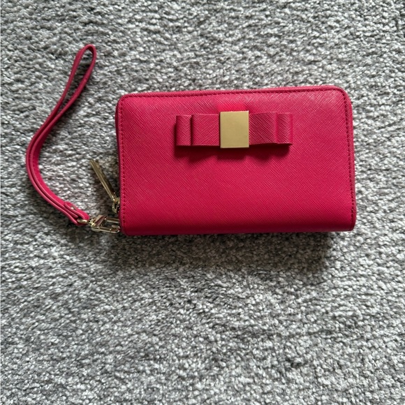 Danier Pink Wristlet with Elegant Bow Detail - Picture 1 of 5